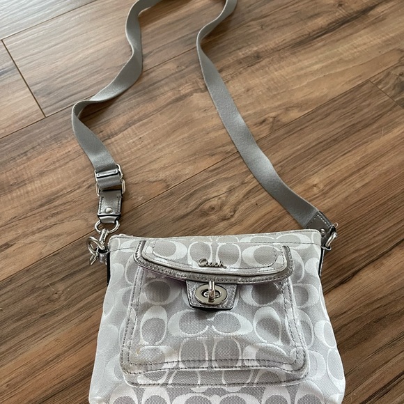 🔥Silver Coach crossbody bag🔥 - Picture 4 of 8